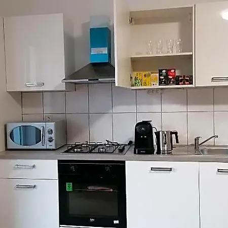 La Maison Heureuse Отель Шарлеруа