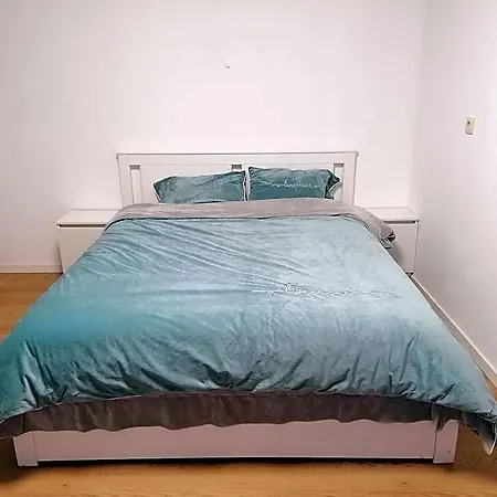 Отель La Maison Heureuse Шарлеруа